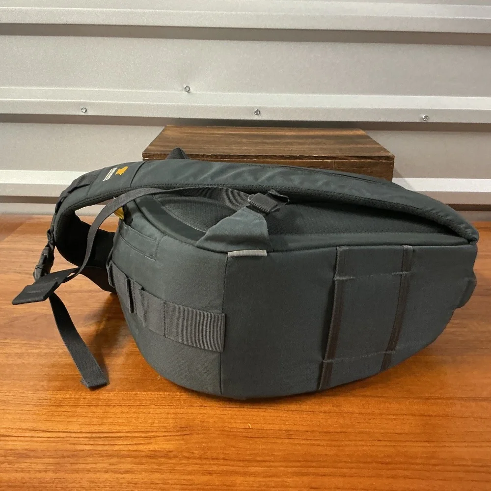 Mountainsmith Descent Black Nylon Sling Camera Pack Bag Adjustable Compartment